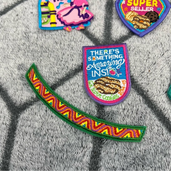 6 Girl Scout Patches and Pins Y - Picture 6 of 6